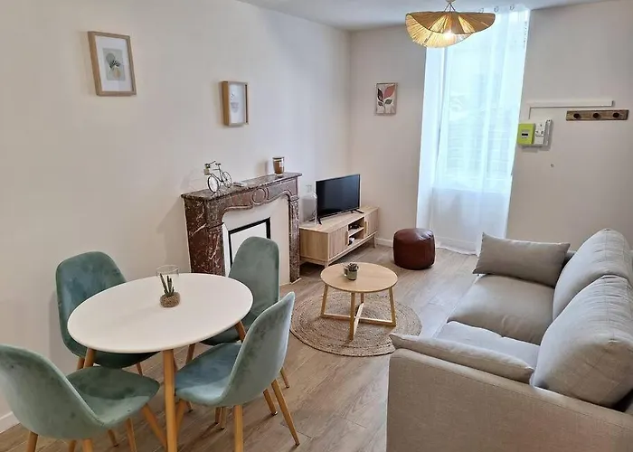 Appartement Centre-Ville Avec Cour Privative